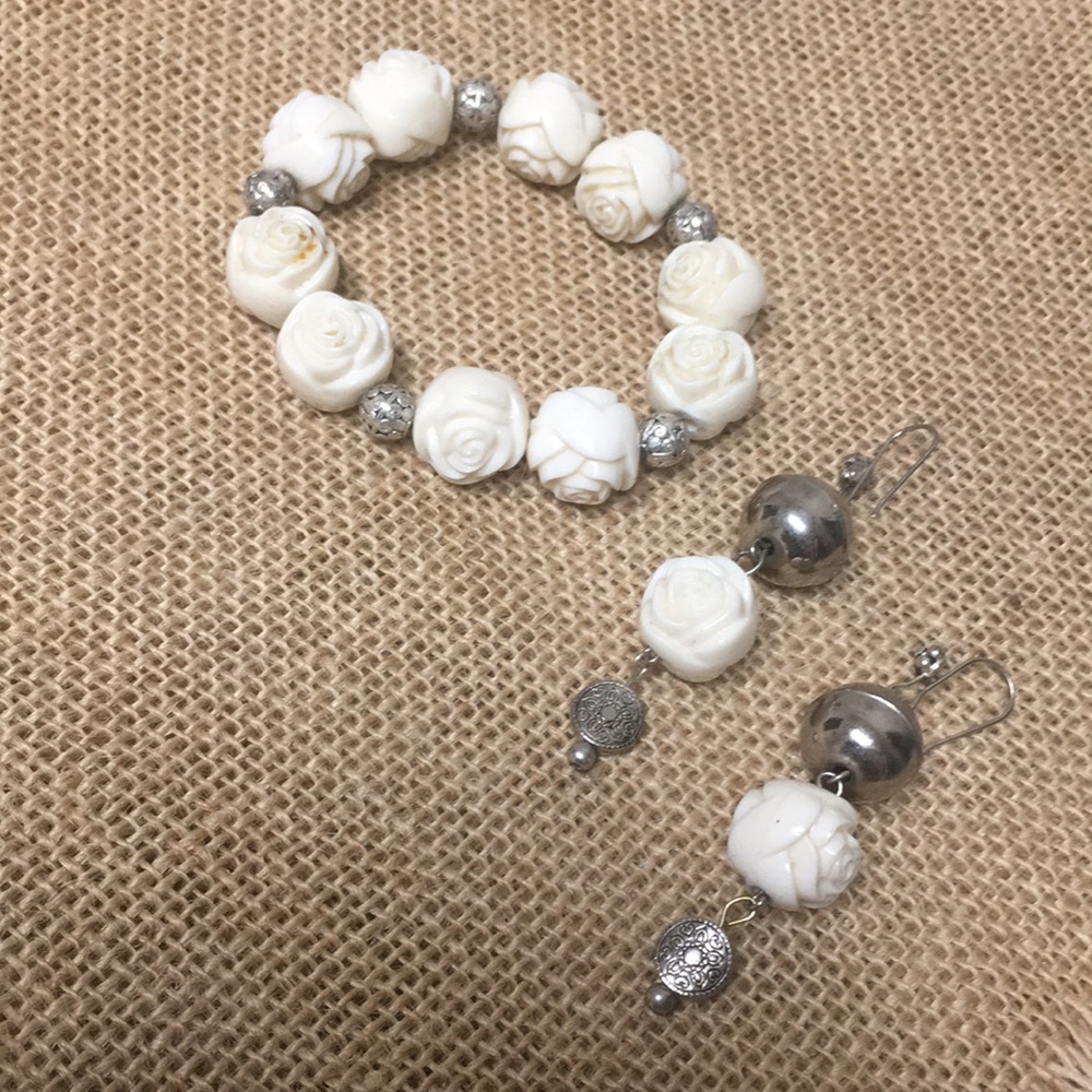 Earrings and matching stretch bracelet!